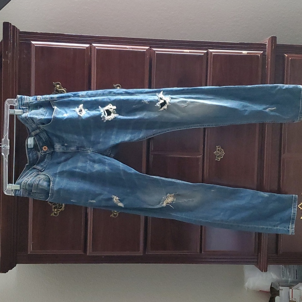 EUC Straight ripped jeans